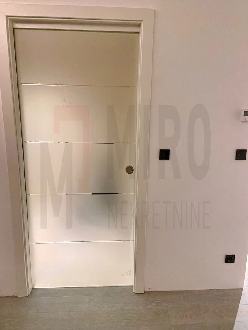 Mesto Krk, luksuzno stanovanje v pritličju z vrtom, PRODAJA!