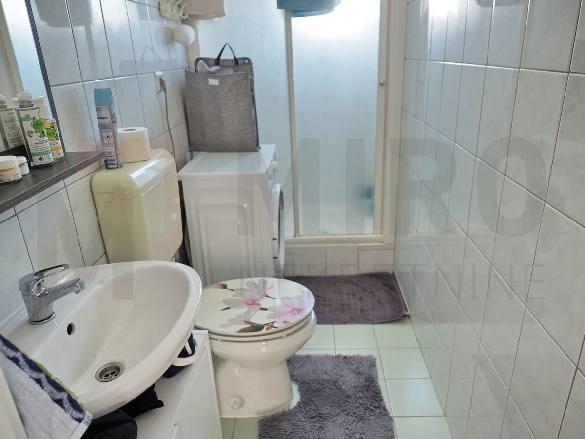 Malinska, opremljeno enosobno stanovanje v bližini centra, PRODAJA