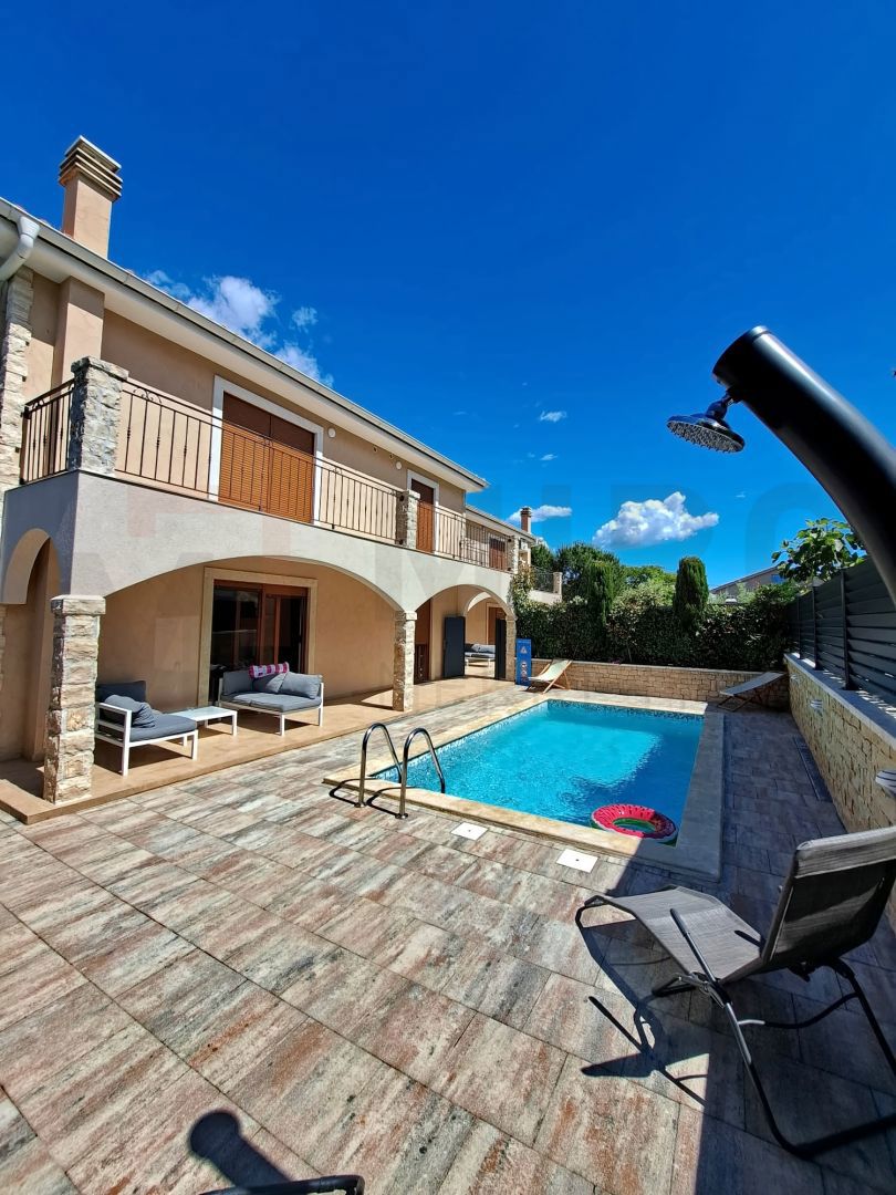 Krk, Umgebung, Doppelhaushälfte mit Pool und Meerblick!