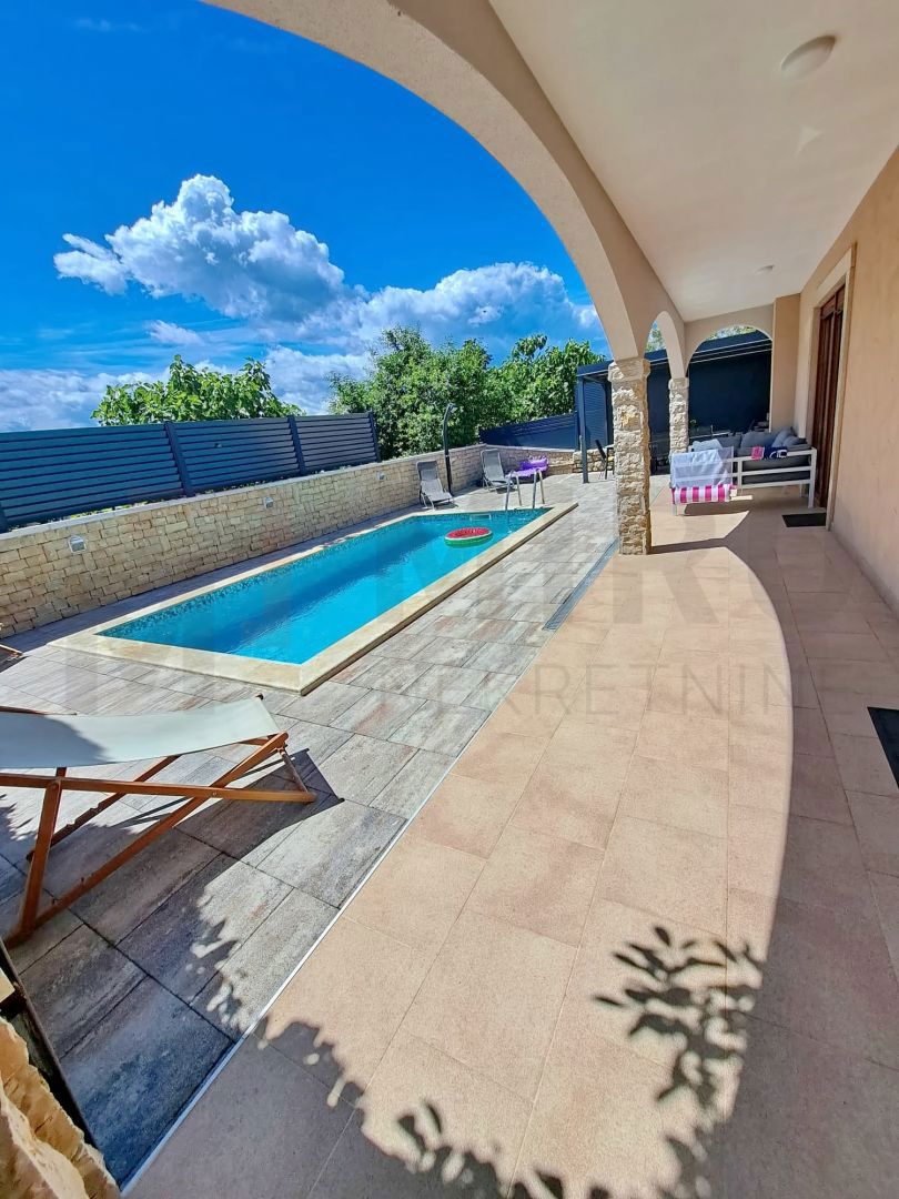 Krk, Umgebung, Doppelhaushälfte mit Pool und Meerblick!