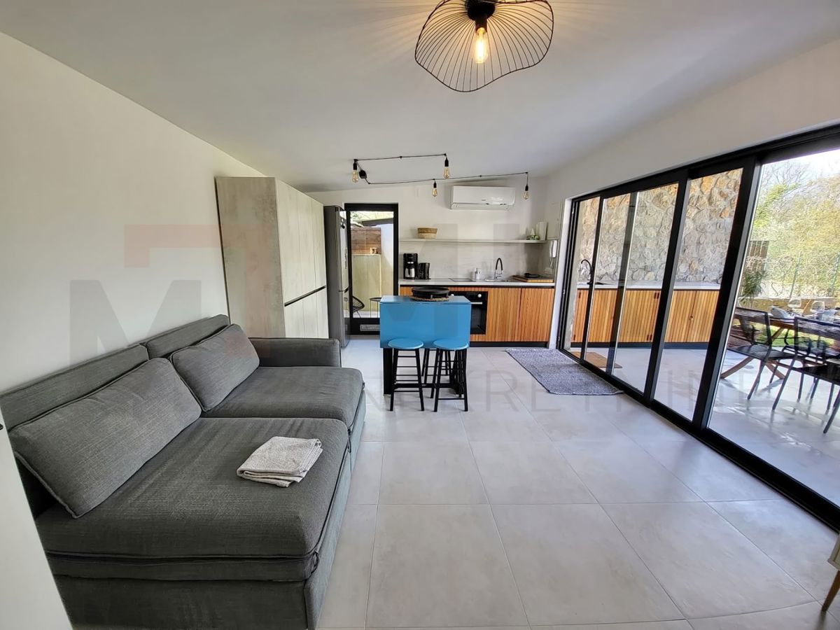 Malinska, enonadstropna hiša s čudovitim vrtom, PRODAMO!