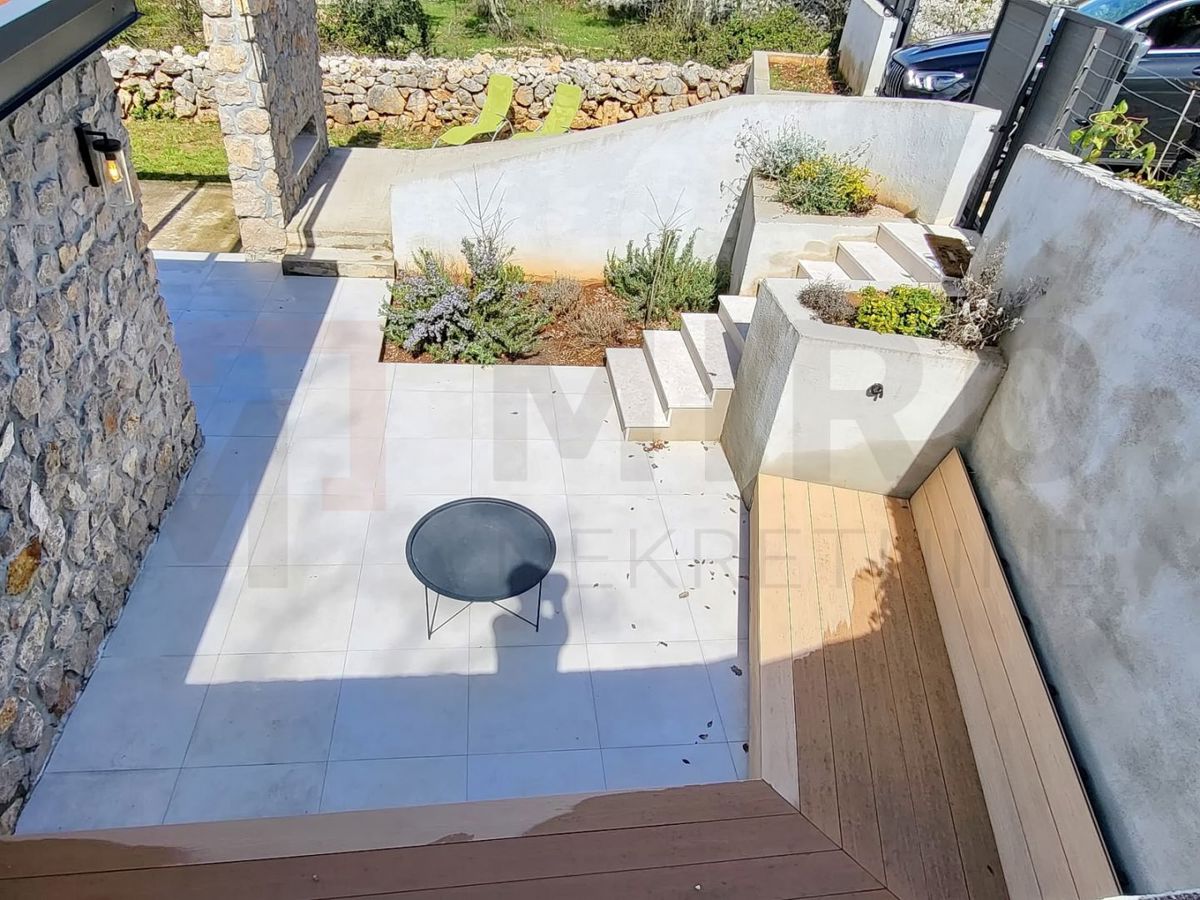 Malinska, enonadstropna hiša s čudovitim vrtom, PRODAMO!