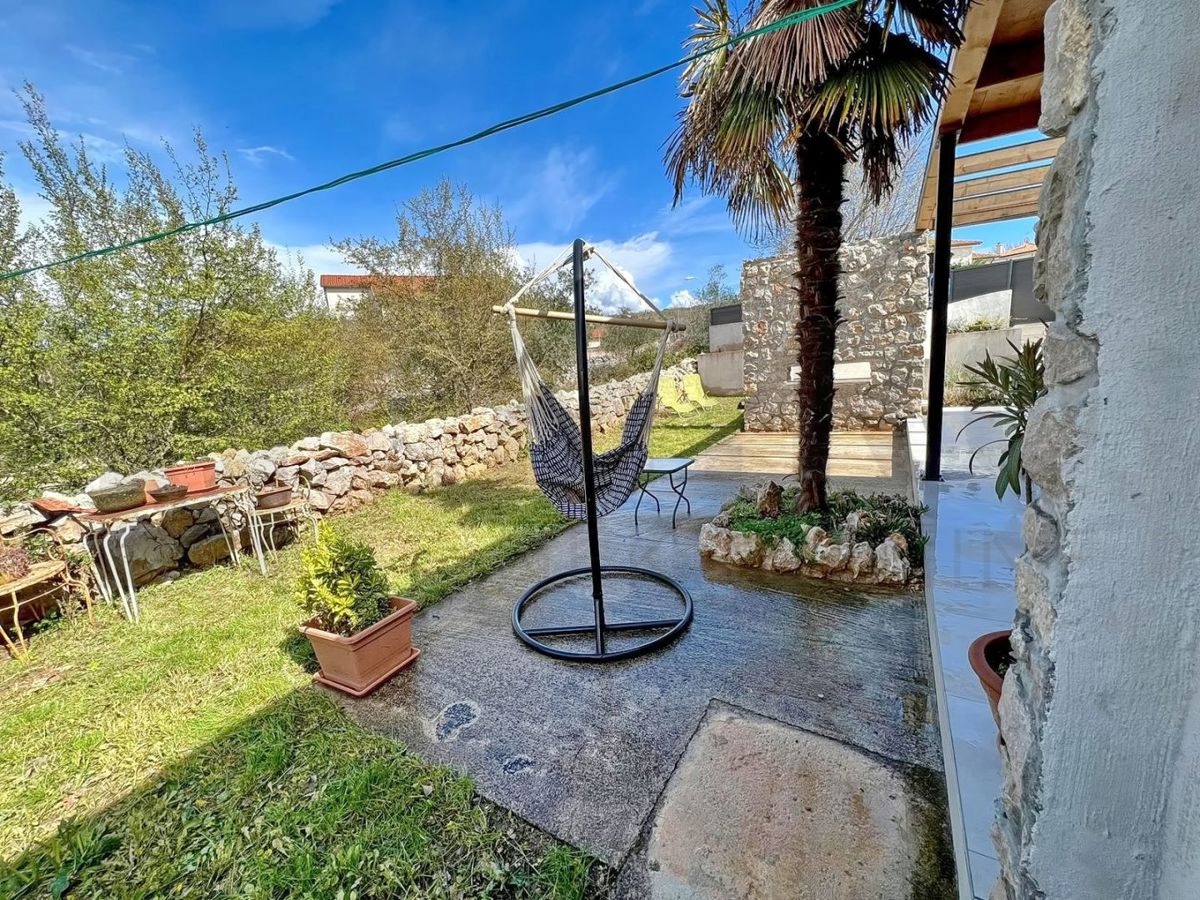 Malinska, enonadstropna hiša s čudovitim vrtom, PRODAMO!