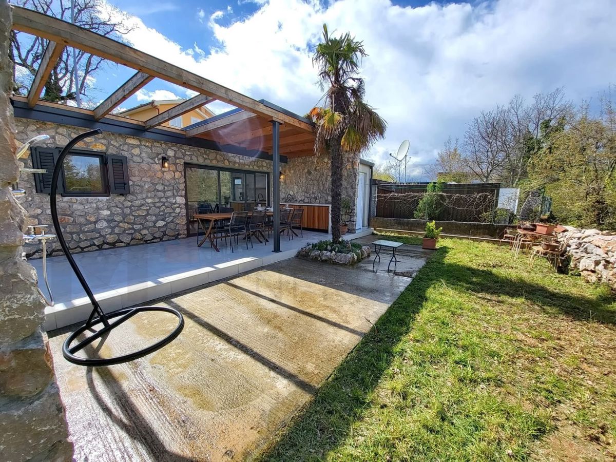 Malinska, enonadstropna hiša s čudovitim vrtom, PRODAMO!