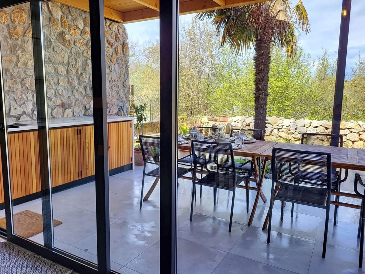 Malinska, enonadstropna hiša s čudovitim vrtom, PRODAMO!