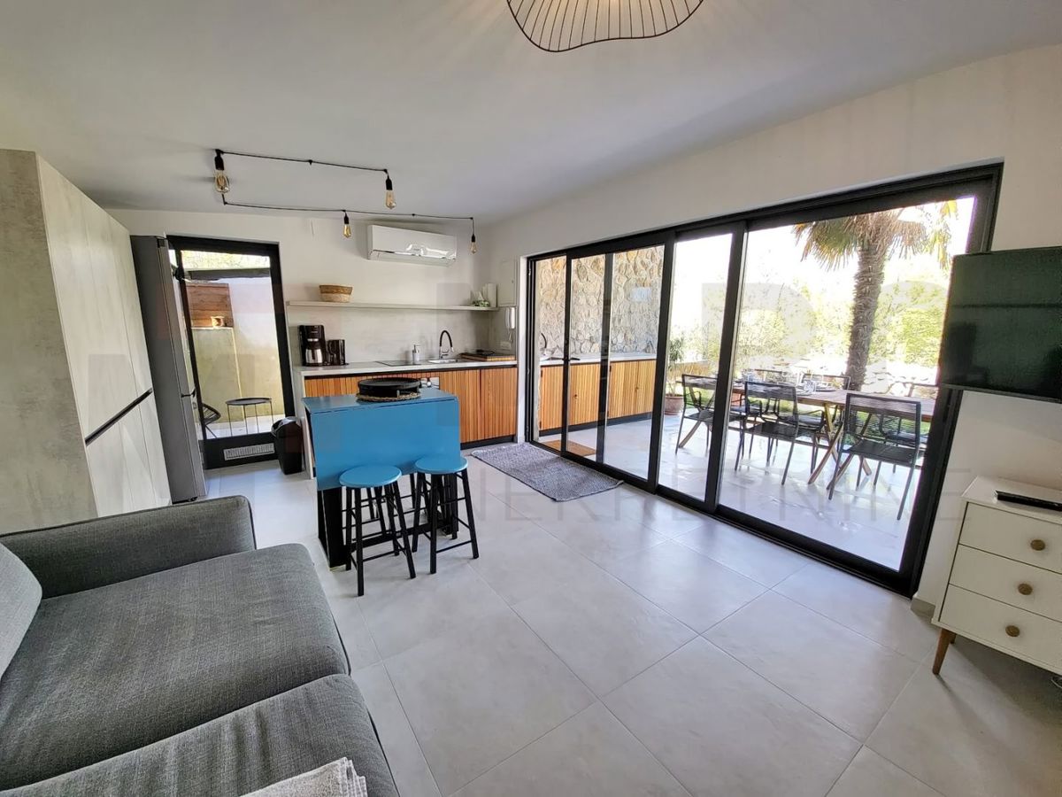 Malinska, enonadstropna hiša s čudovitim vrtom, PRODAMO!