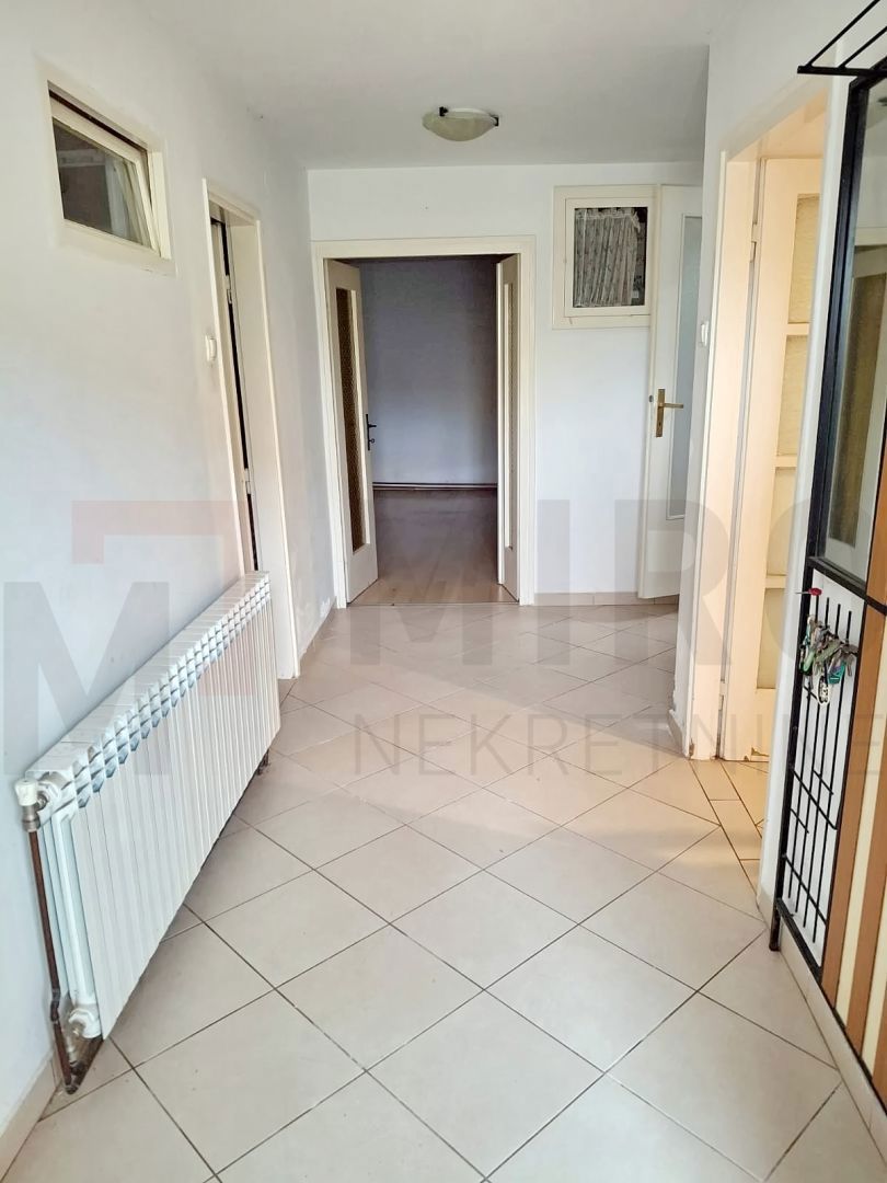 Krk, okolica, vrstna hiša s pogledom na morje!