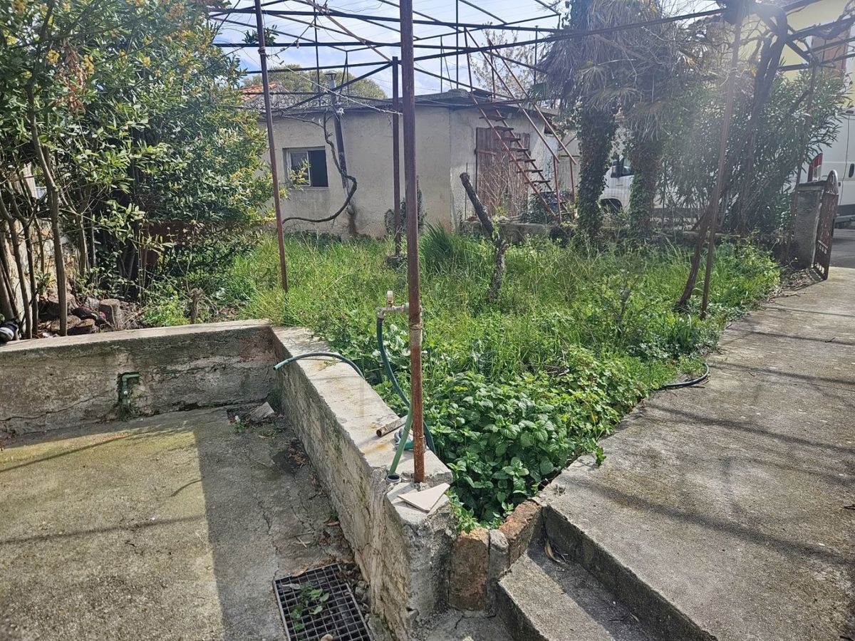 Krk, okolica, vrstna hiša s pogledom na morje!