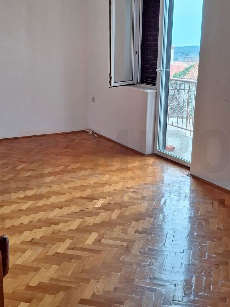 Krk, okolica, vrstna hiša s pogledom na morje!