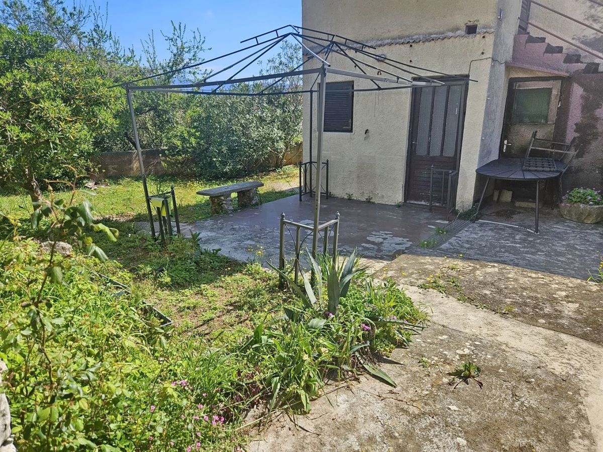 Šilo, stara kamnita vrstna hiša v bližini morja, PRODAMO!