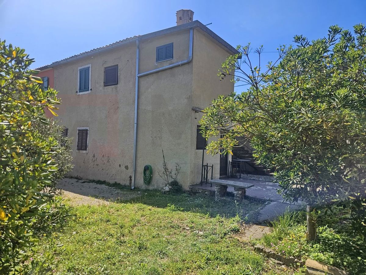 Šilo, stara kamnita vrstna hiša v bližini morja, PRODAMO!