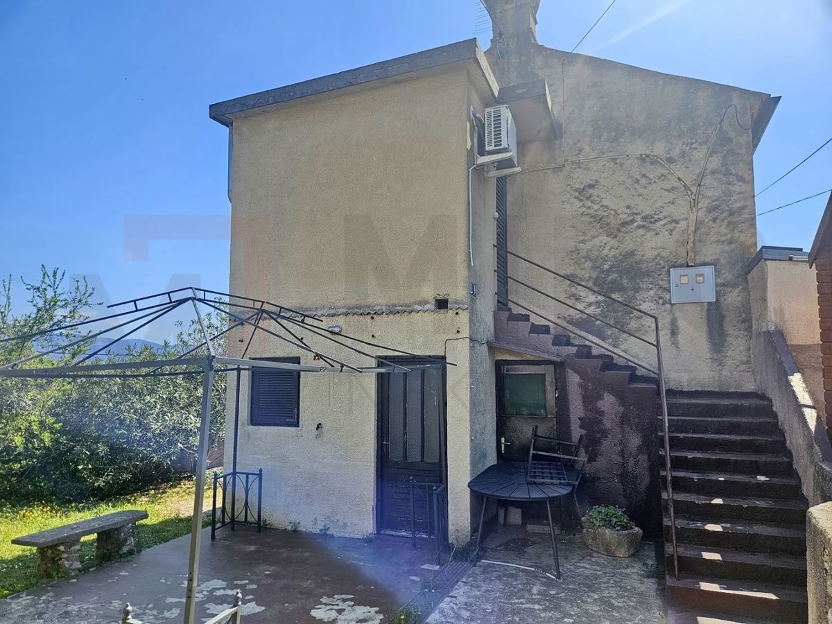 Šilo, stara kamnita vrstna hiša v bližini morja, PRODAMO!