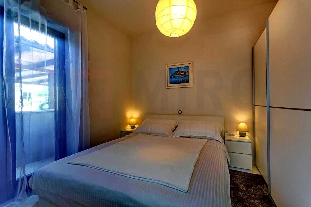 Mesto Krk, trisobni apartma, 1. red do morja, PRODAJA!