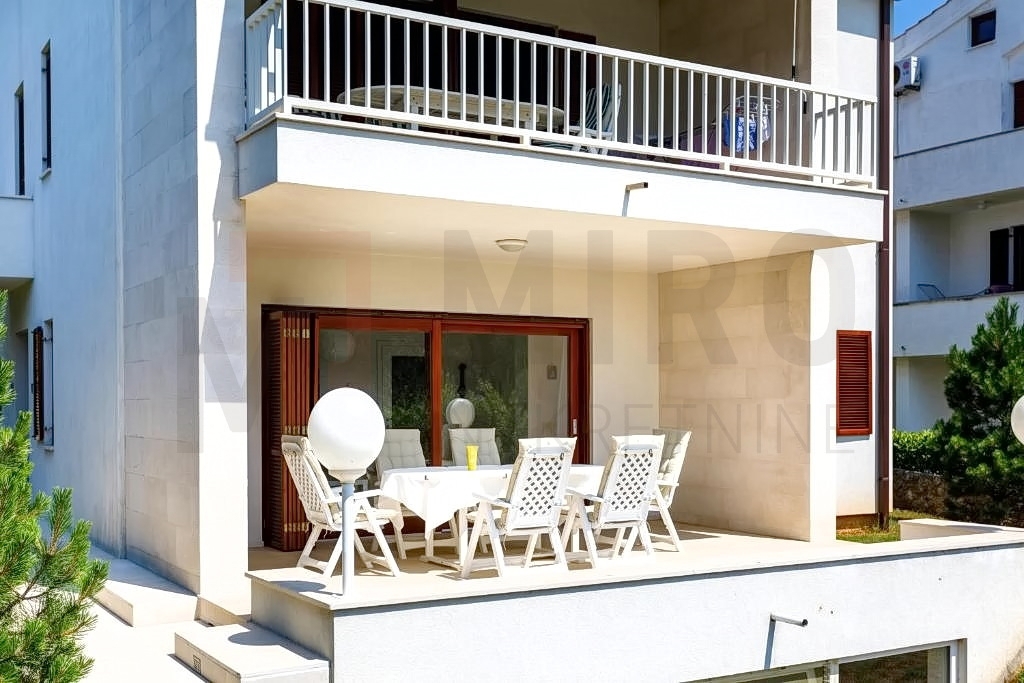 Mesto Krk, trisobni apartma, 1. red do morja, PRODAJA!