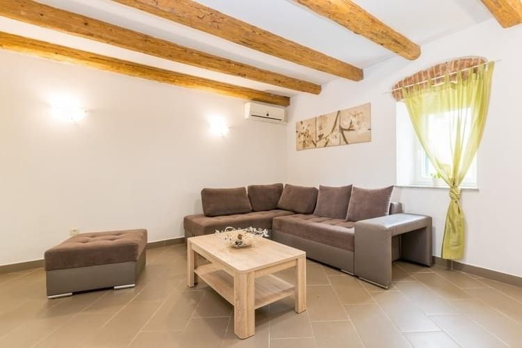 Škatari, Pula, 210m2