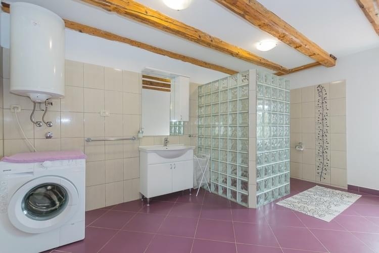 Škatari, Pula, 210m2