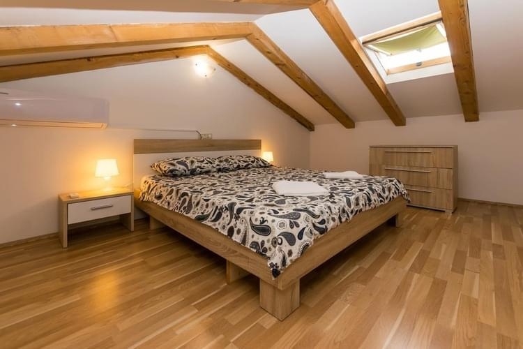 Škatari, Pula, 210m2