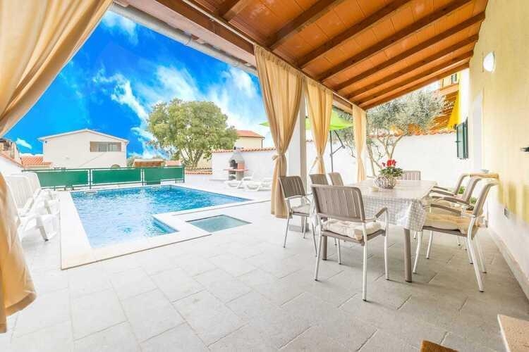 Škatari, Pula, 210m2