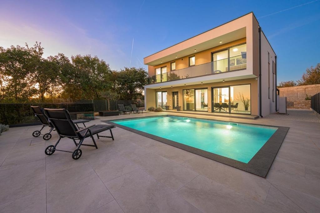 Svetvinčenat, 240m2