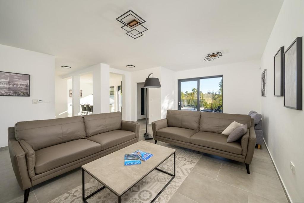 Svetvinčenat, 240m2