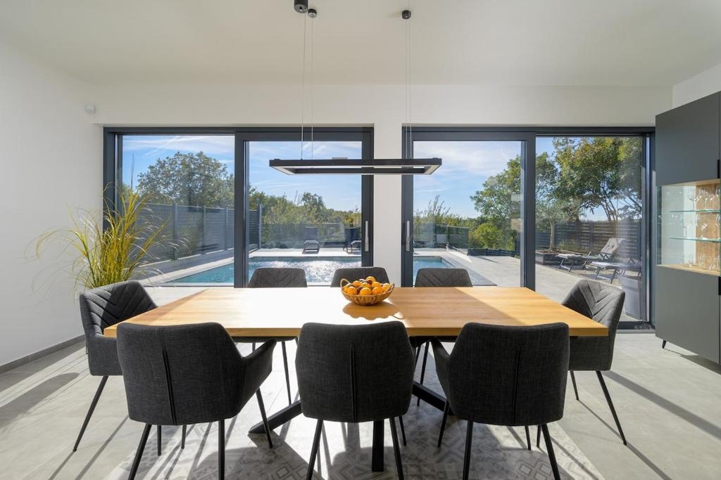 Svetvinčenat, 240m2