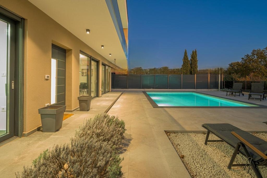 Svetvinčenat, 240m2