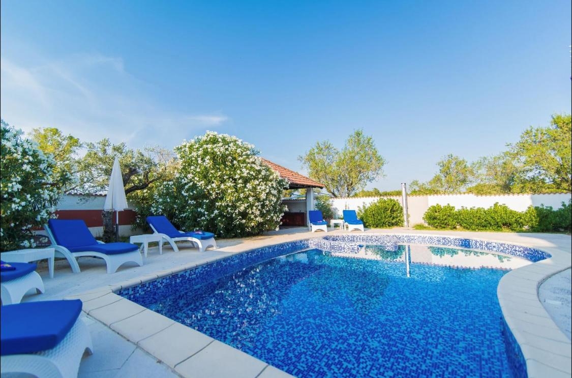 Valdebek, Pula, 350m2