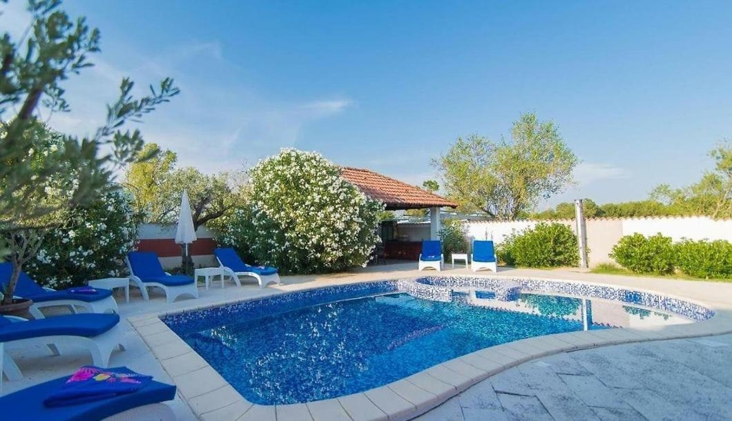 Valdebek, Pula, 350m2