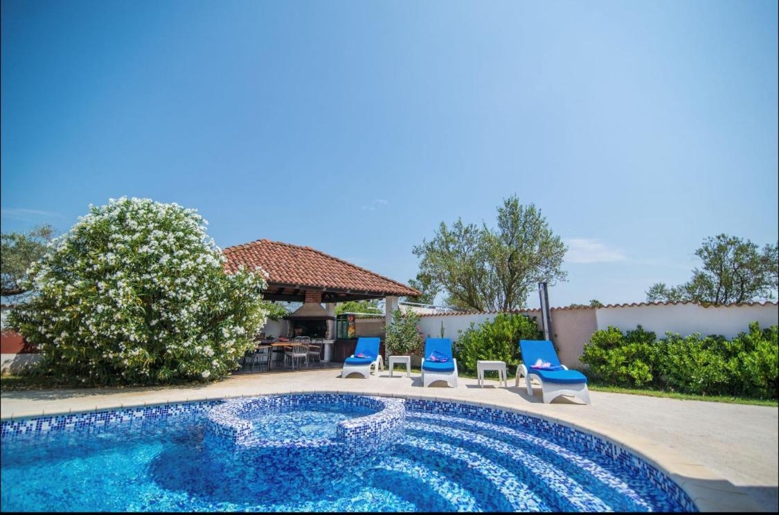 Valdebek, Pula, 350m2