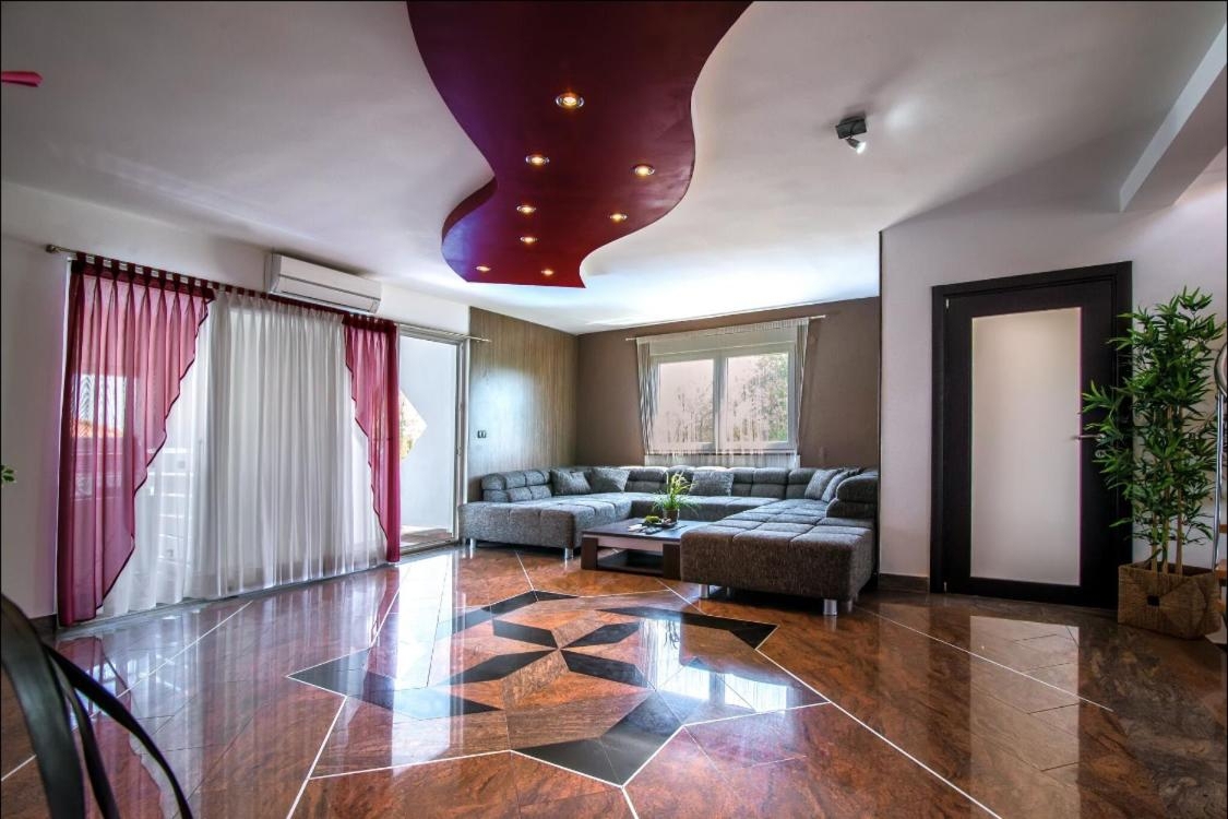 Valdebek, Pula, 350m2