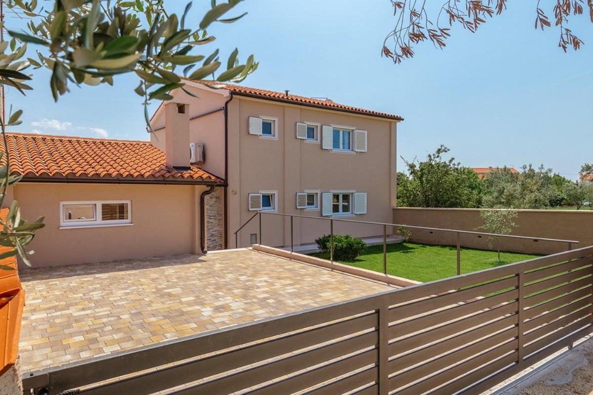 Štinjan, Pula, 180m2