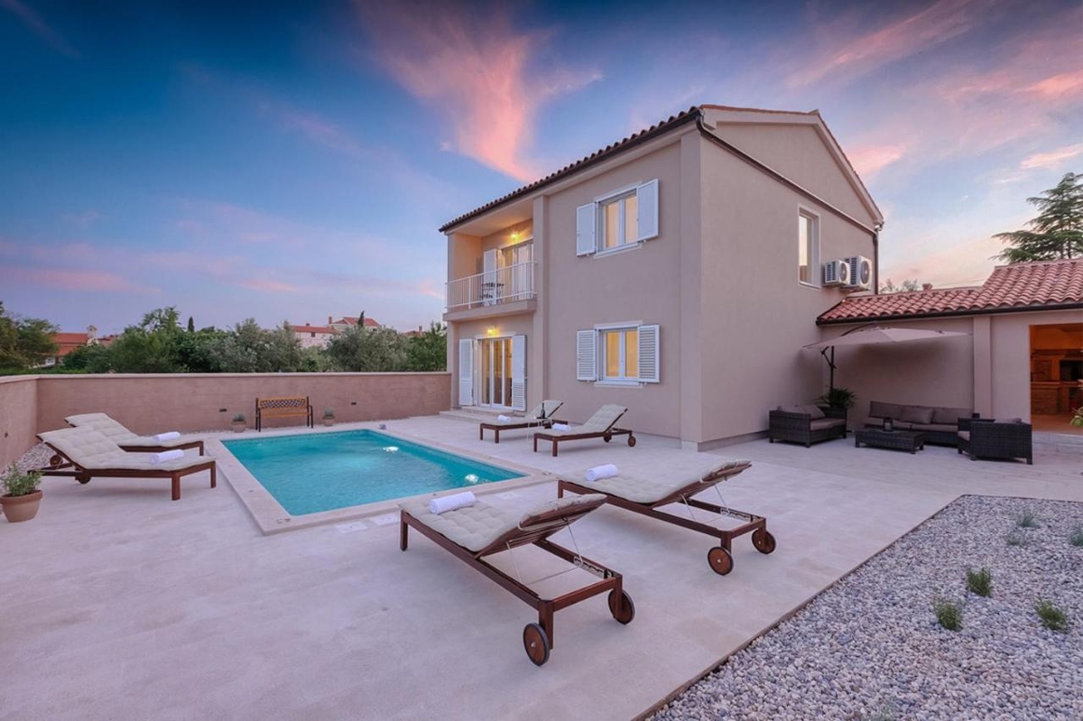 Štinjan, Pula, 180m2