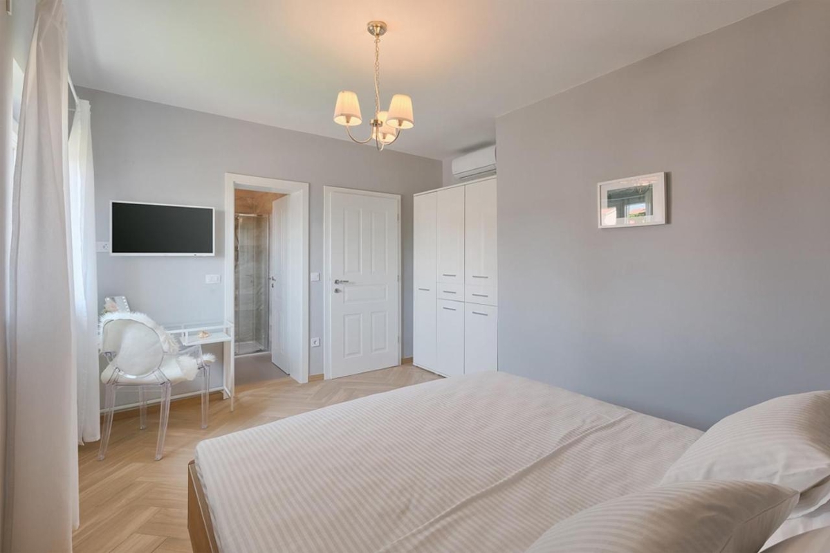 Štinjan, Pula, 180m2