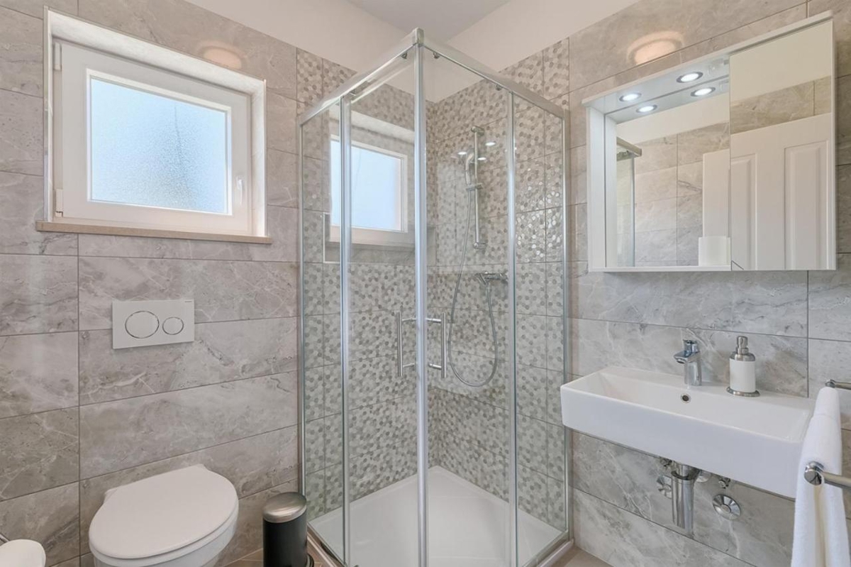 Štinjan, Pula, 180m2