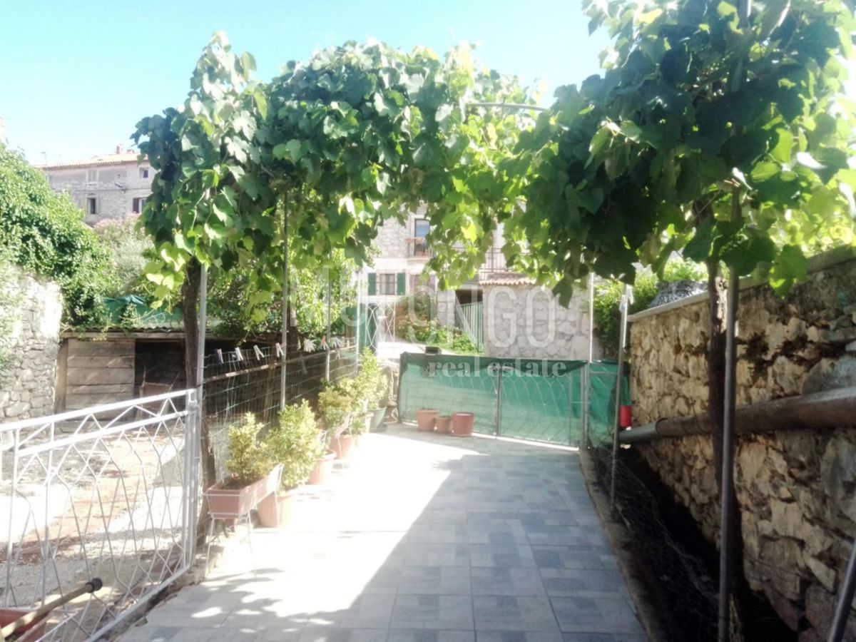 ISTRIA, BRTONIGLA – Tvoje istrsko zatočišče: vrt, terasa in le 6 km od morja