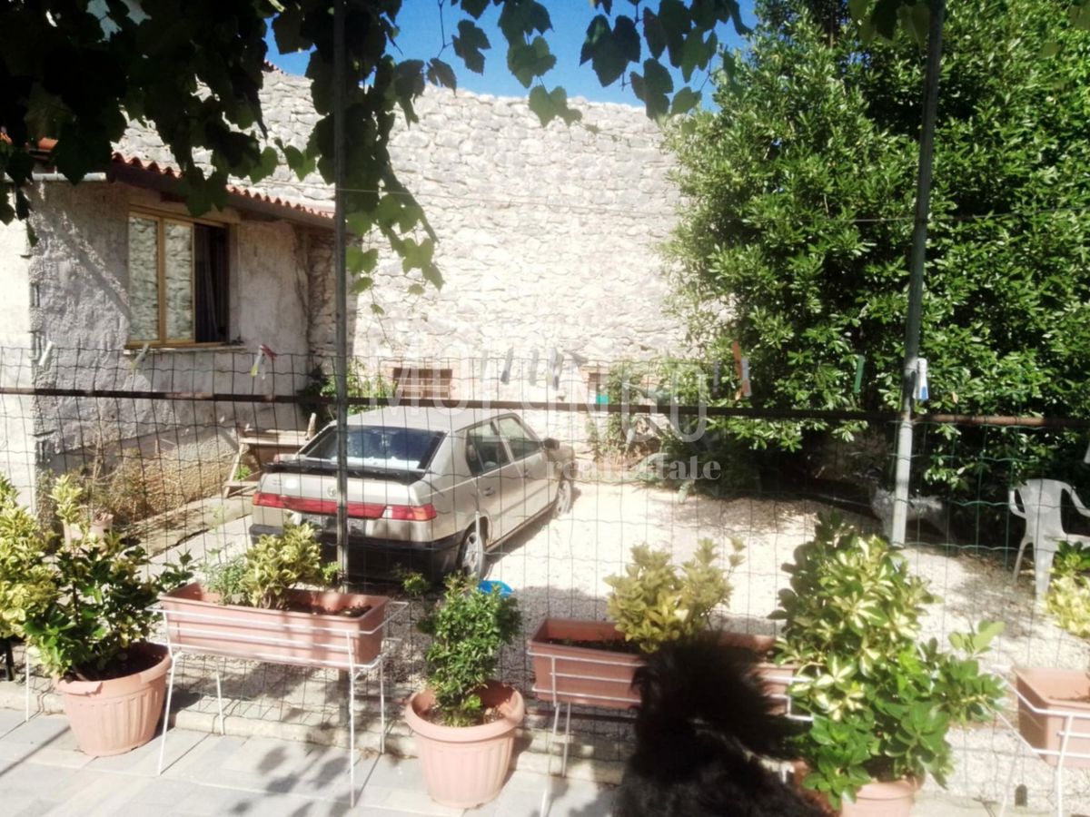 ISTRIA, BRTONIGLA – Tvoje istrsko zatočišče: vrt, terasa in le 6 km od morja