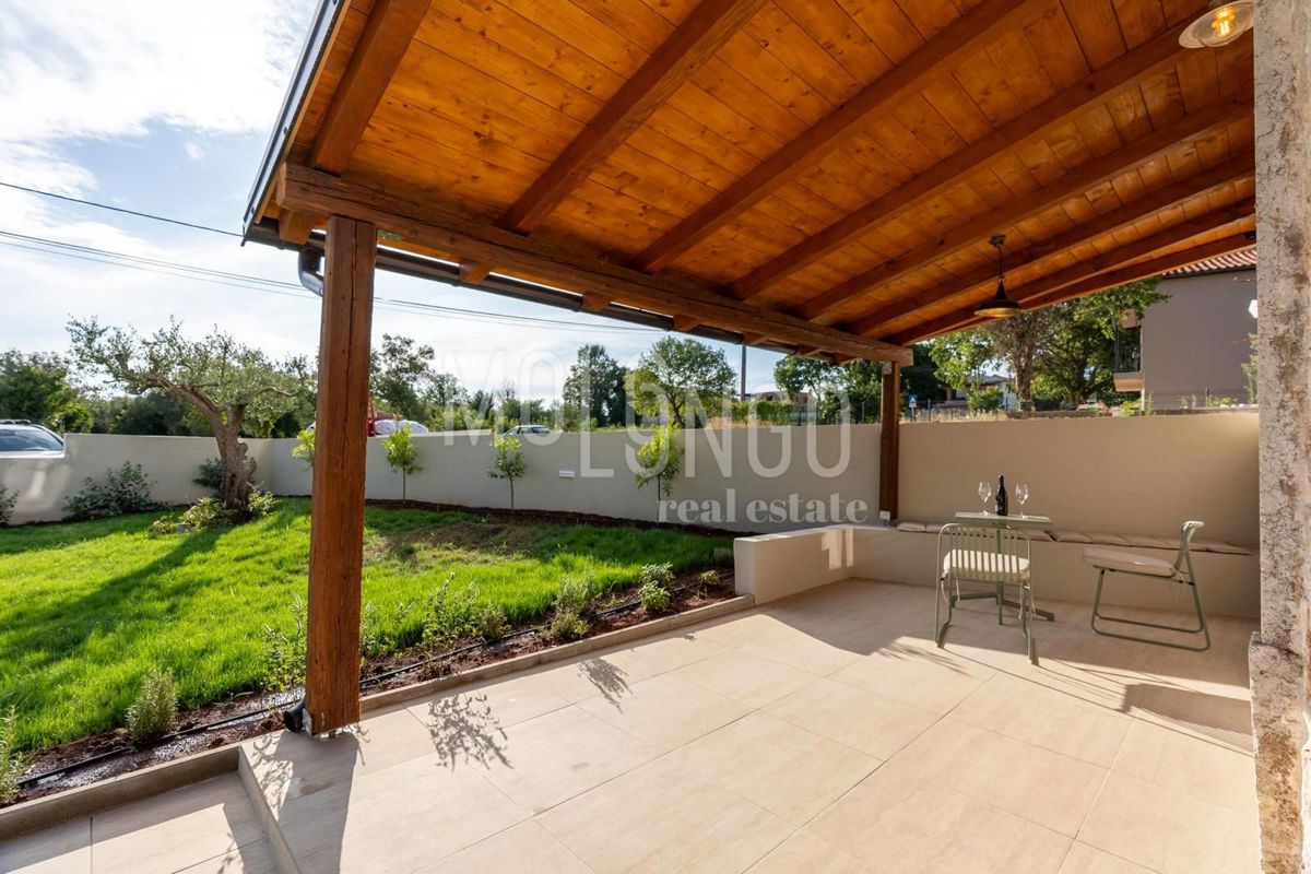 ISTRA, okolica POREČA – Dizajnerska kamnita hiša z bazenom in pogledom na morje