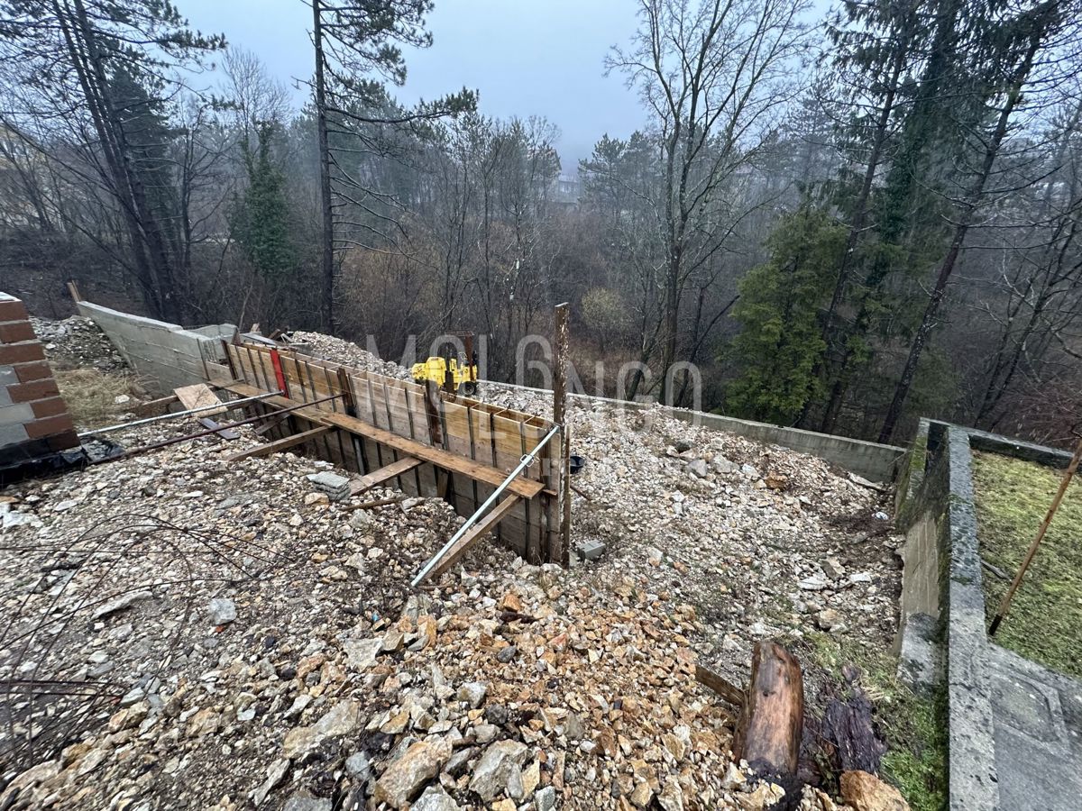 Zemljišče Klana, 843m2