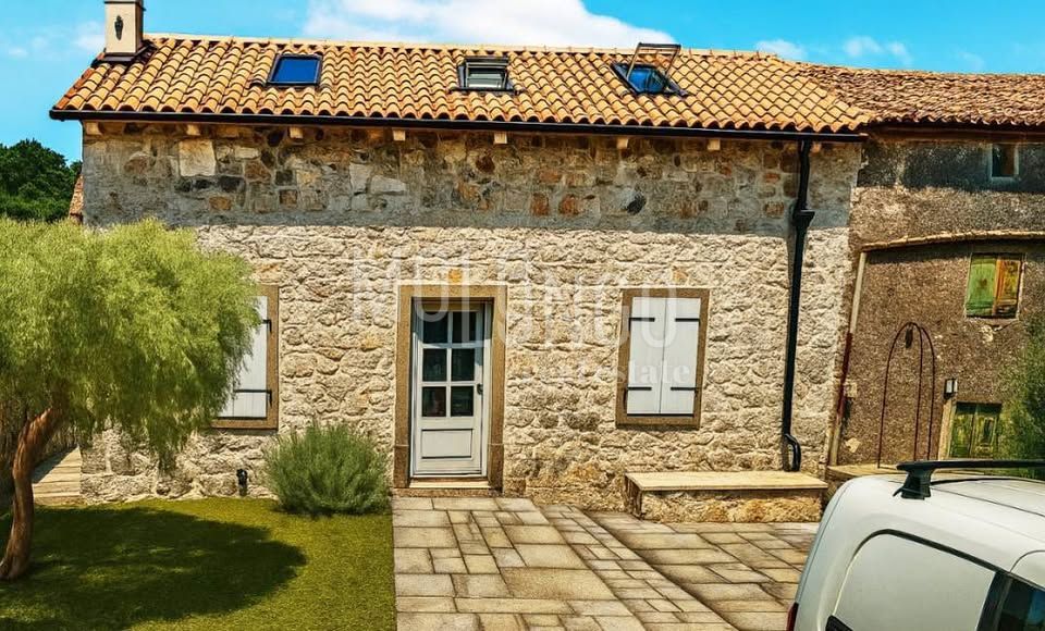 Hiša Skitača, Raša, 90m2