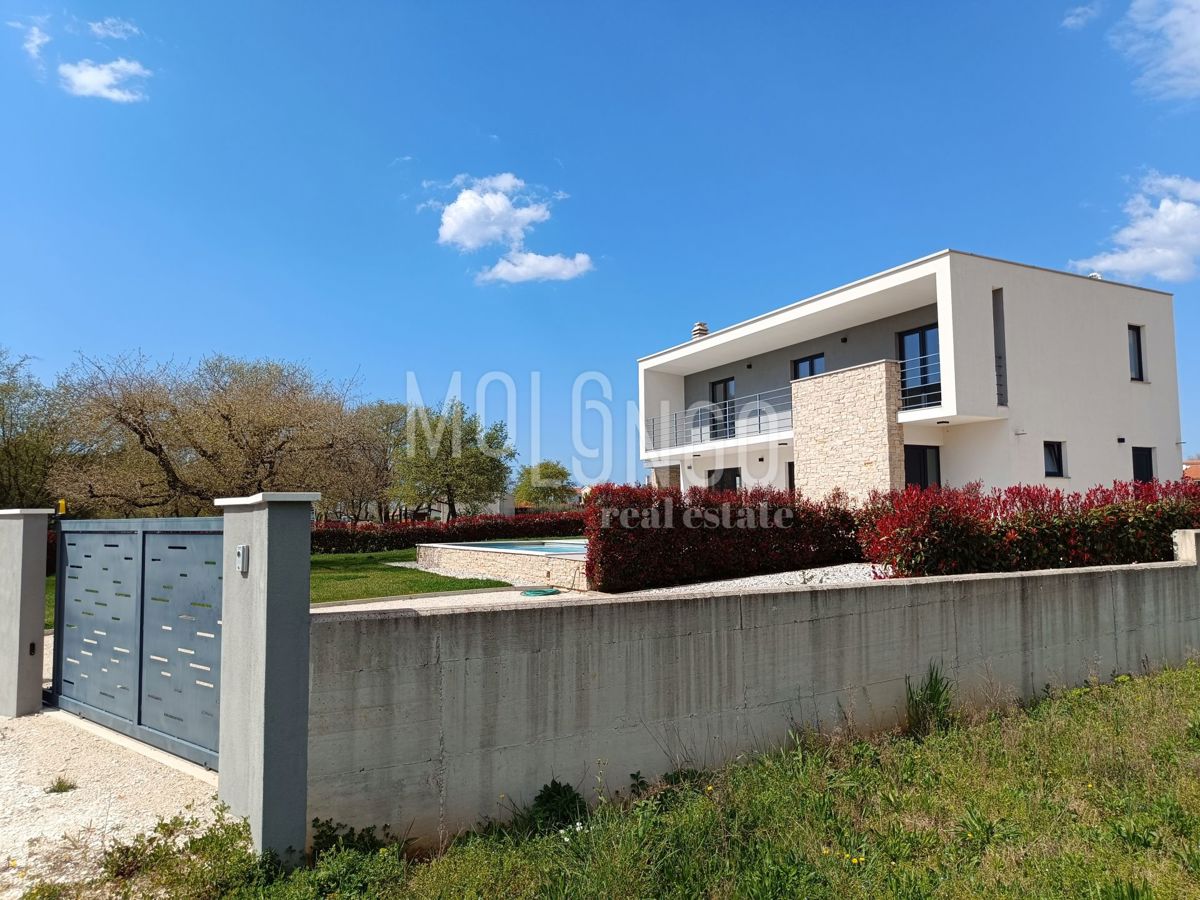 ISTRIJA, POREČ Moderna vila 4 km od morja.