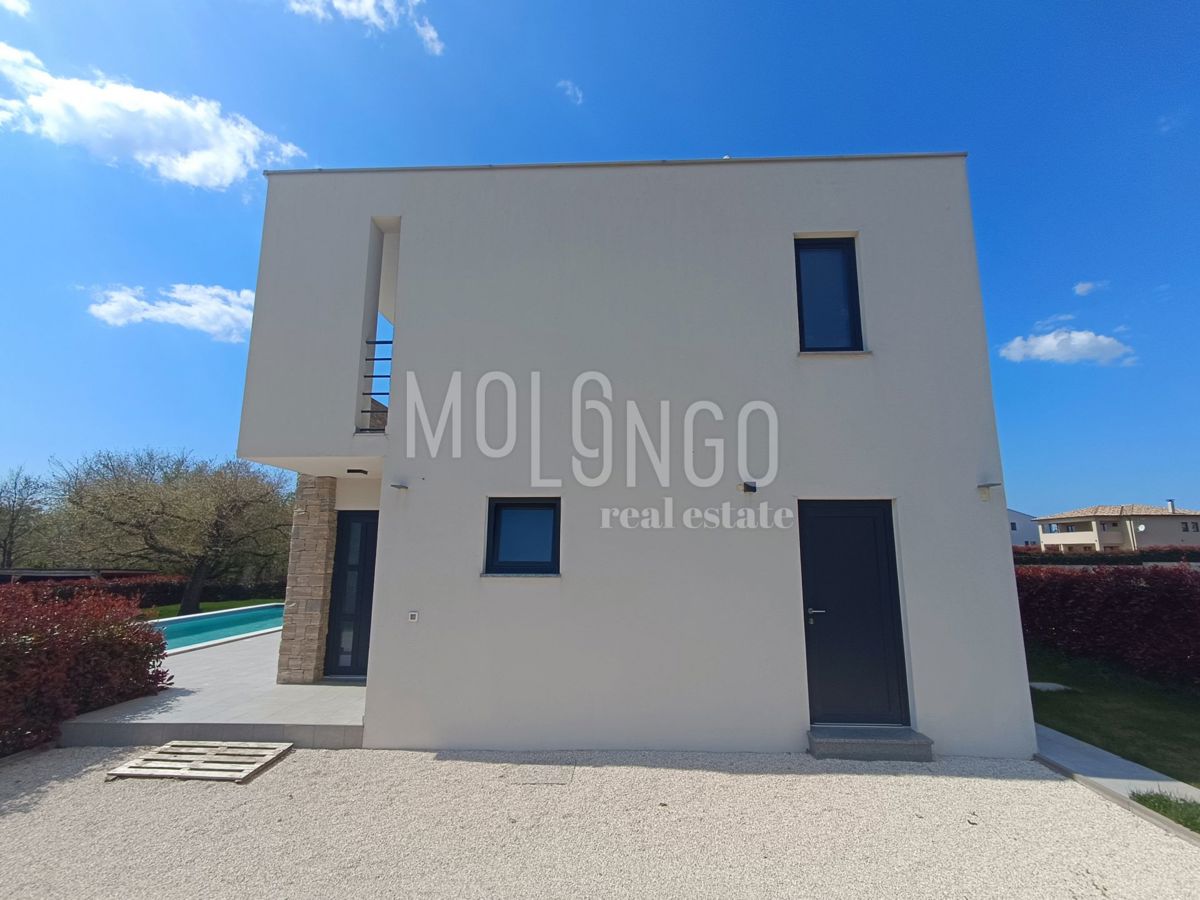 ISTRIJA, POREČ Moderna vila 4 km od morja.