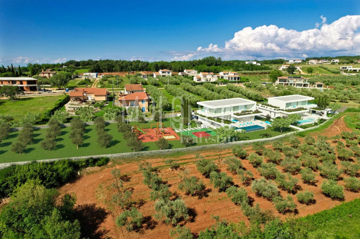 ISTRA, POREČ - Vila na rubu građevinske zone – suvremeni luksuz u tišini maslinika