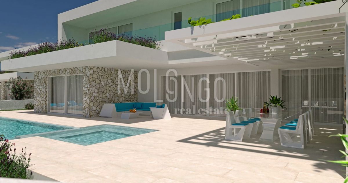 ISTRA, POREČ - Vila na rubu građevinske zone – suvremeni luksuz u tišini maslinika