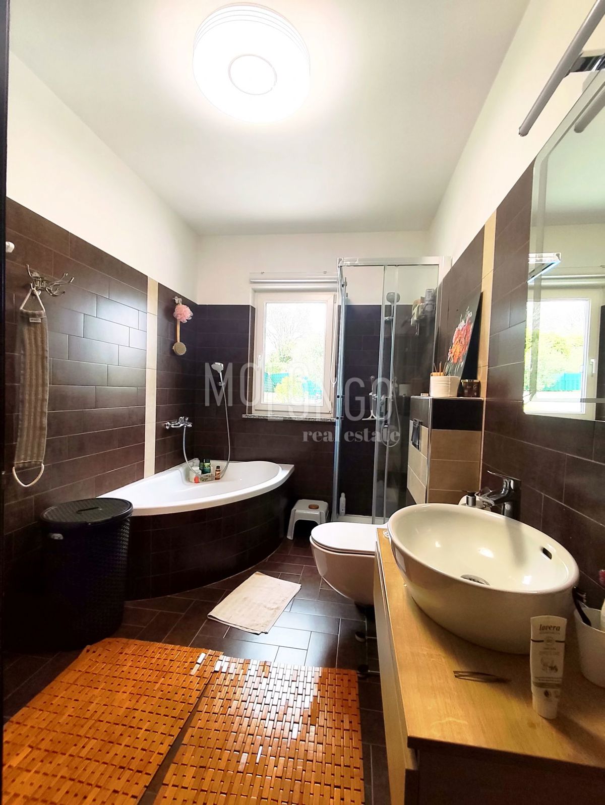 ISTRA, KRINGA- samostojeća kuća s bazenom na 2000 m² okućnice