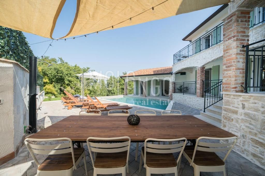 Hiša Vižinada, 253m2