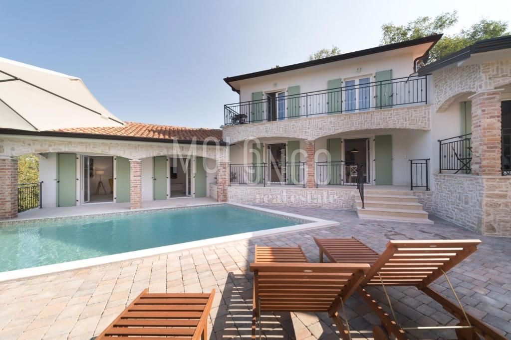 Hiša Vižinada, 253m2