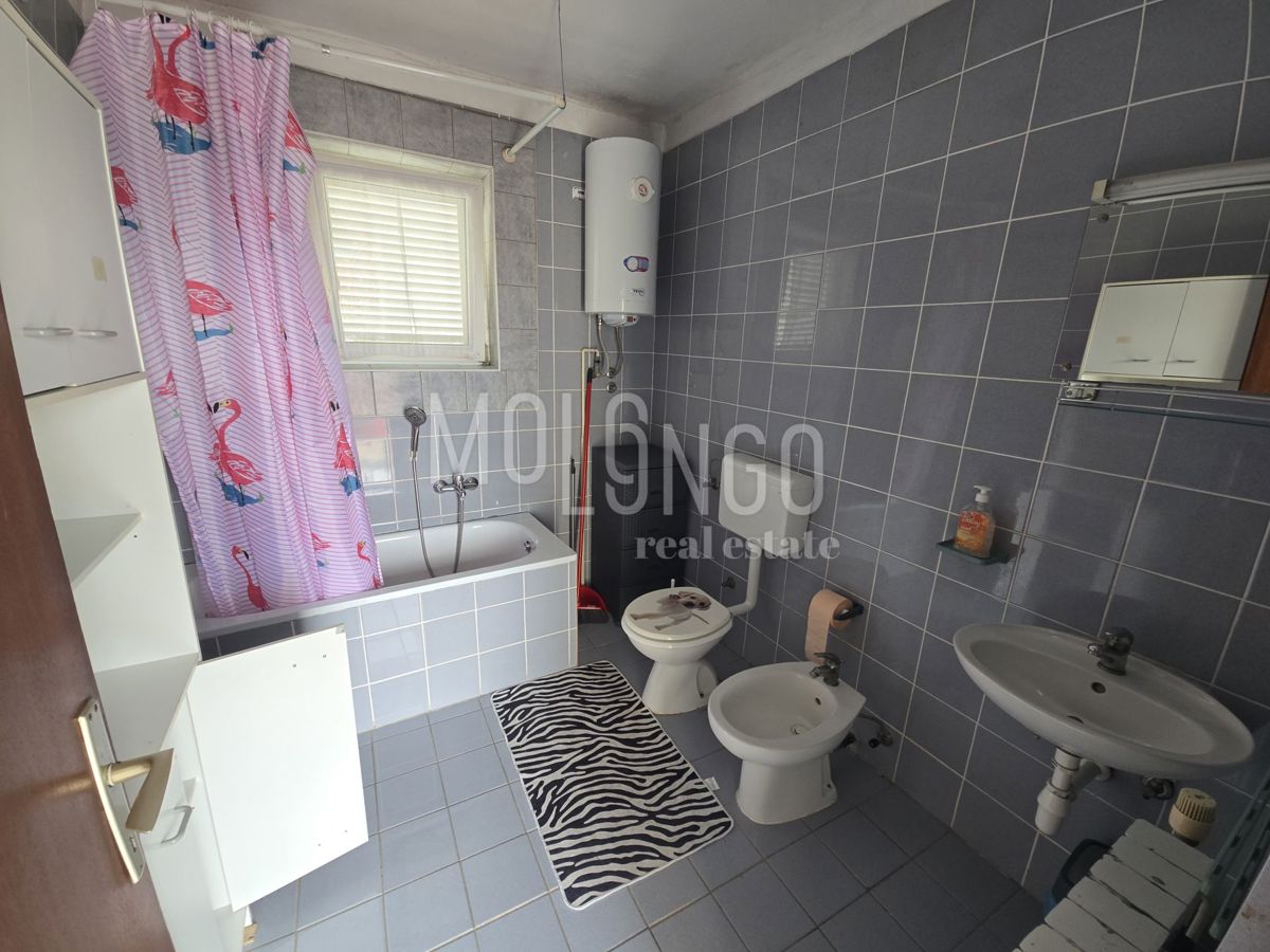 ADRANOVO, hiša s petimi apartmaji, 450 m od morja