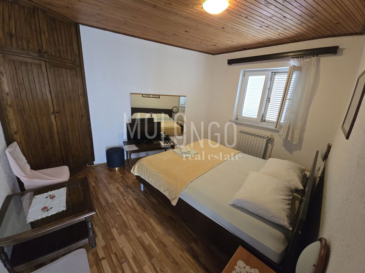 ADRANOVO, hiša s petimi apartmaji, 450 m od morja