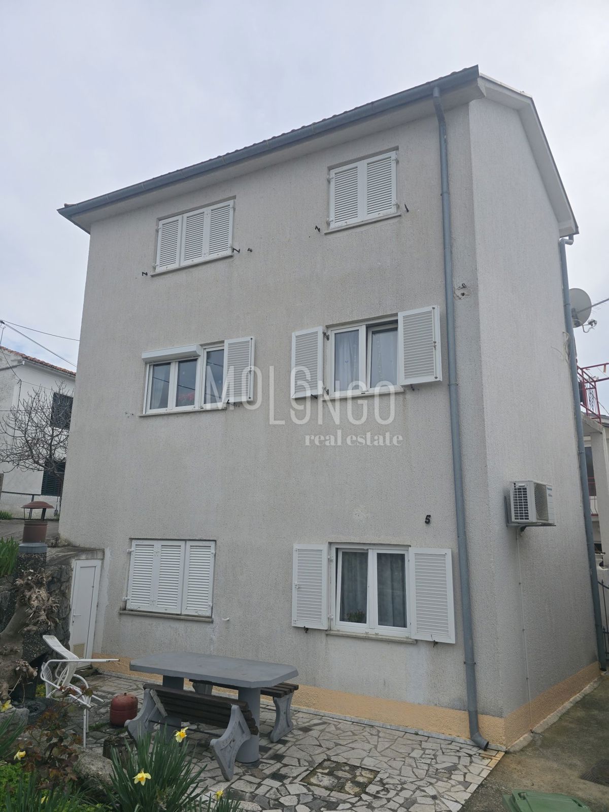 ADRANOVO, hiša s petimi apartmaji, 450 m od morja