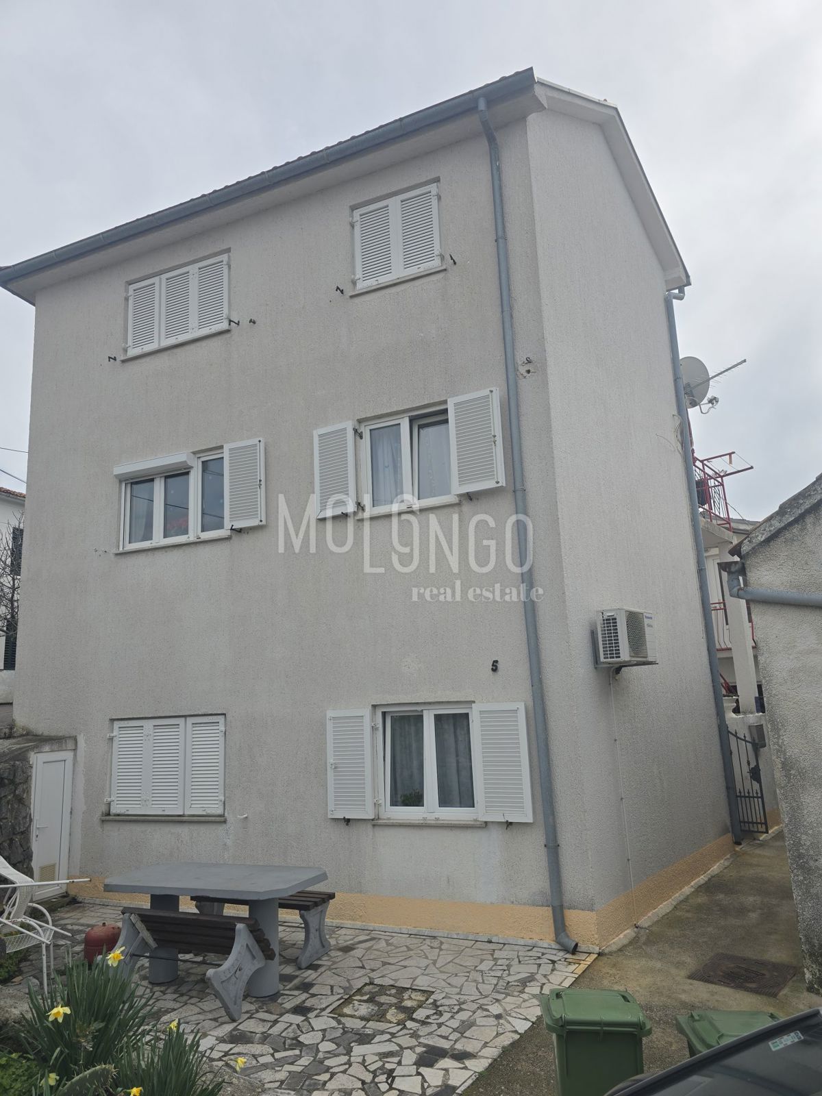 ADRANOVO, hiša s petimi apartmaji, 450 m od morja